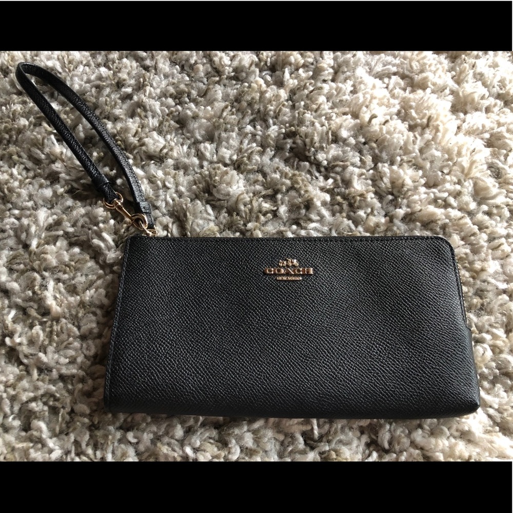 Coach wristlet!🖤